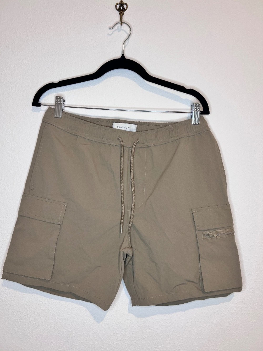 PacSun Volley Cargo Shorts in a versatile khaki/tan Size: Small